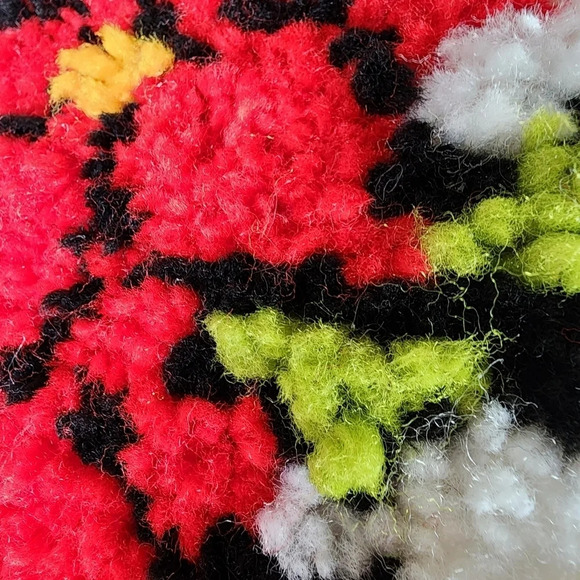 Vintage Christmas Hook Rug Wall Hanging Poinsettia Red White 41" L - Picture 7 of 12